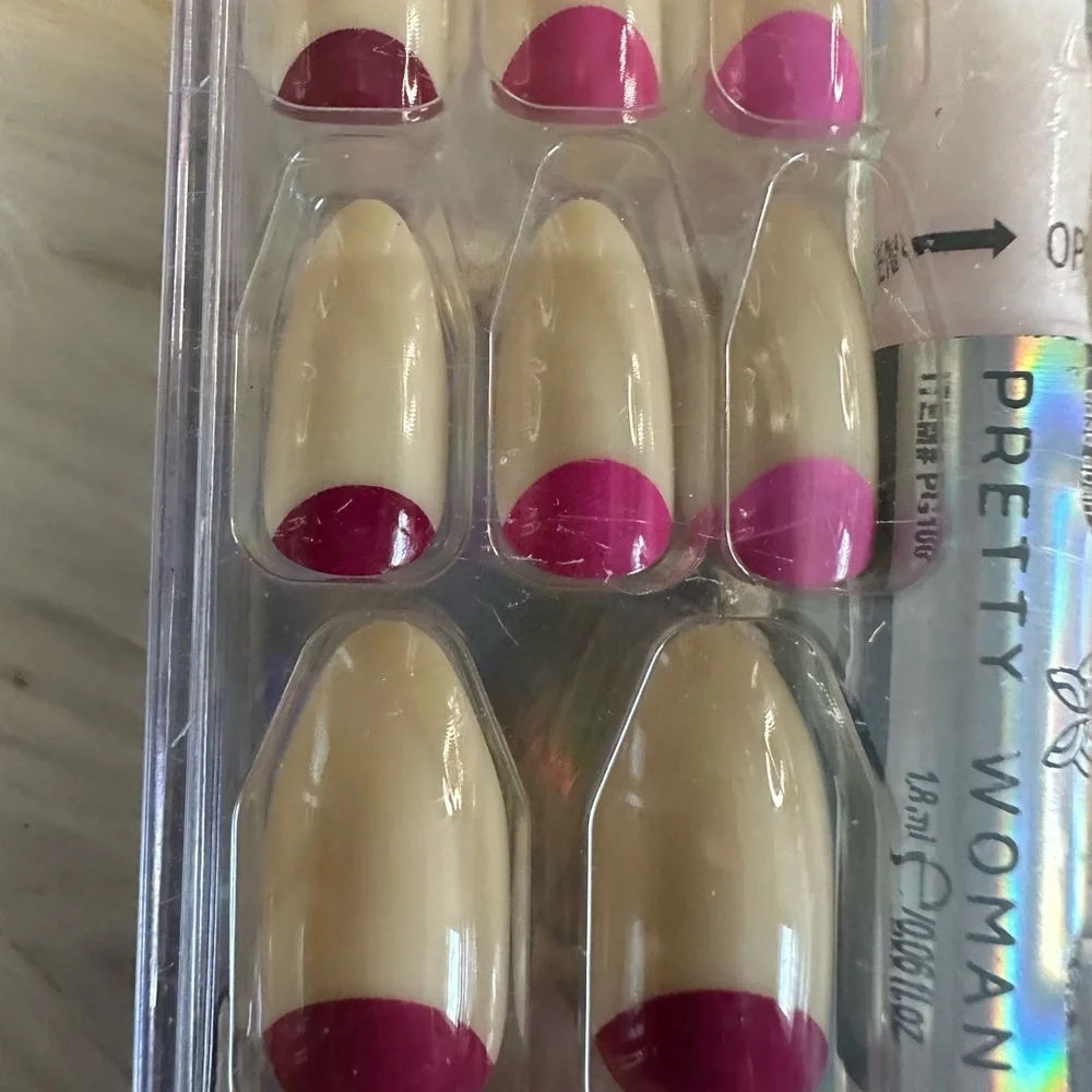 🩷5/$10 Faux Nails - Pink and Cream